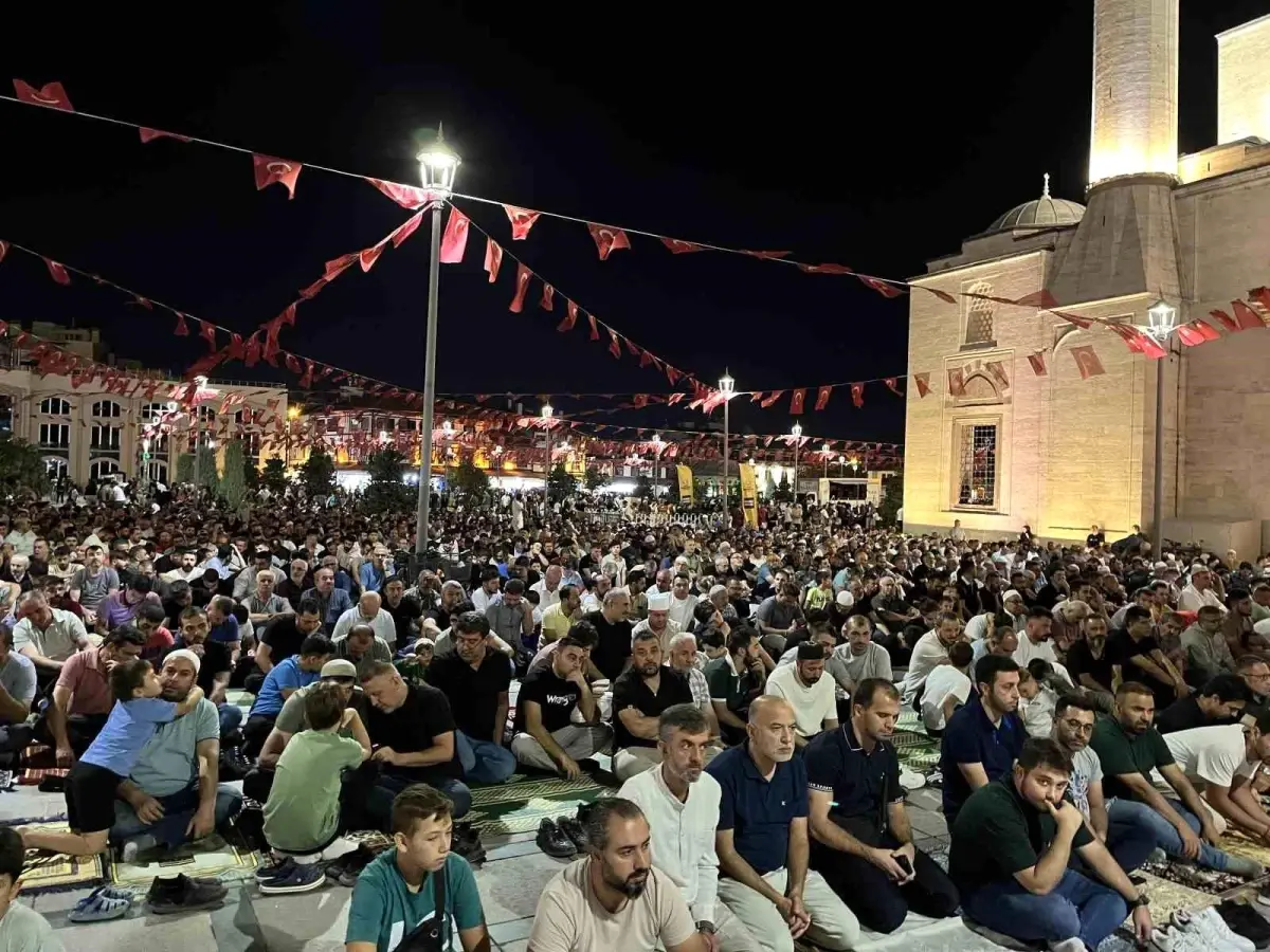 Konya\'da Mevlid Kandili Coşkusu