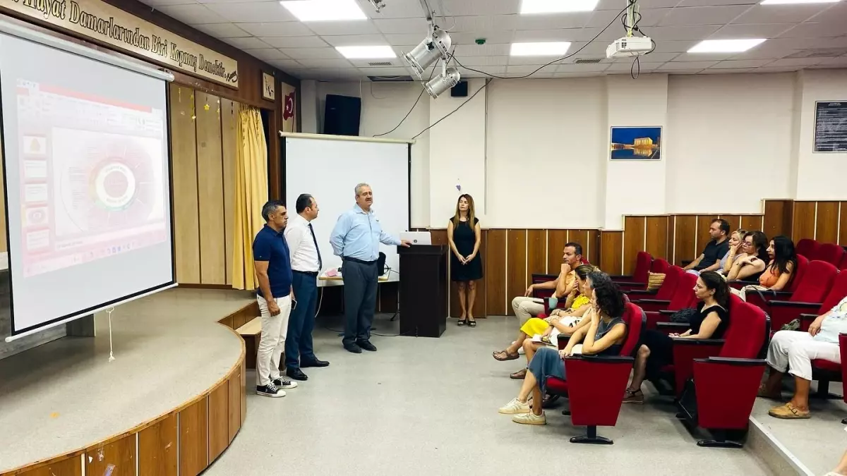 Kuşadası\'nda Öğretmenler için Seminer