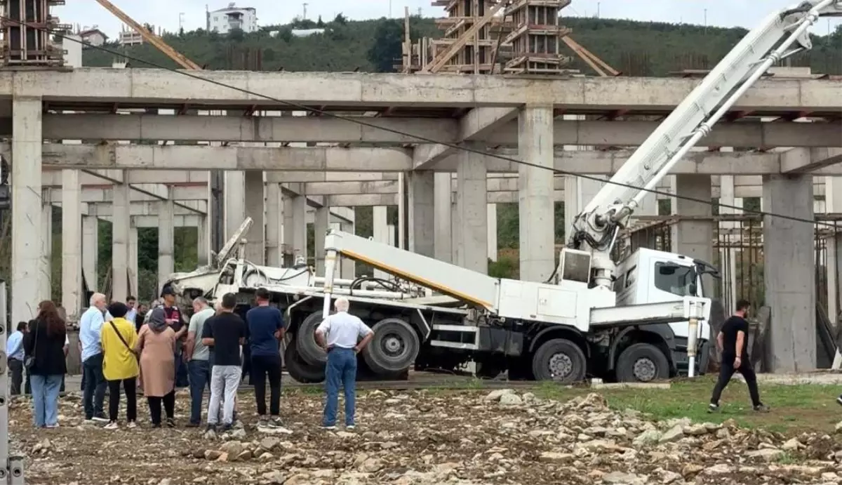 Beton Mikseri Devrildi, Genç İşçi Hayatını Kaybetti