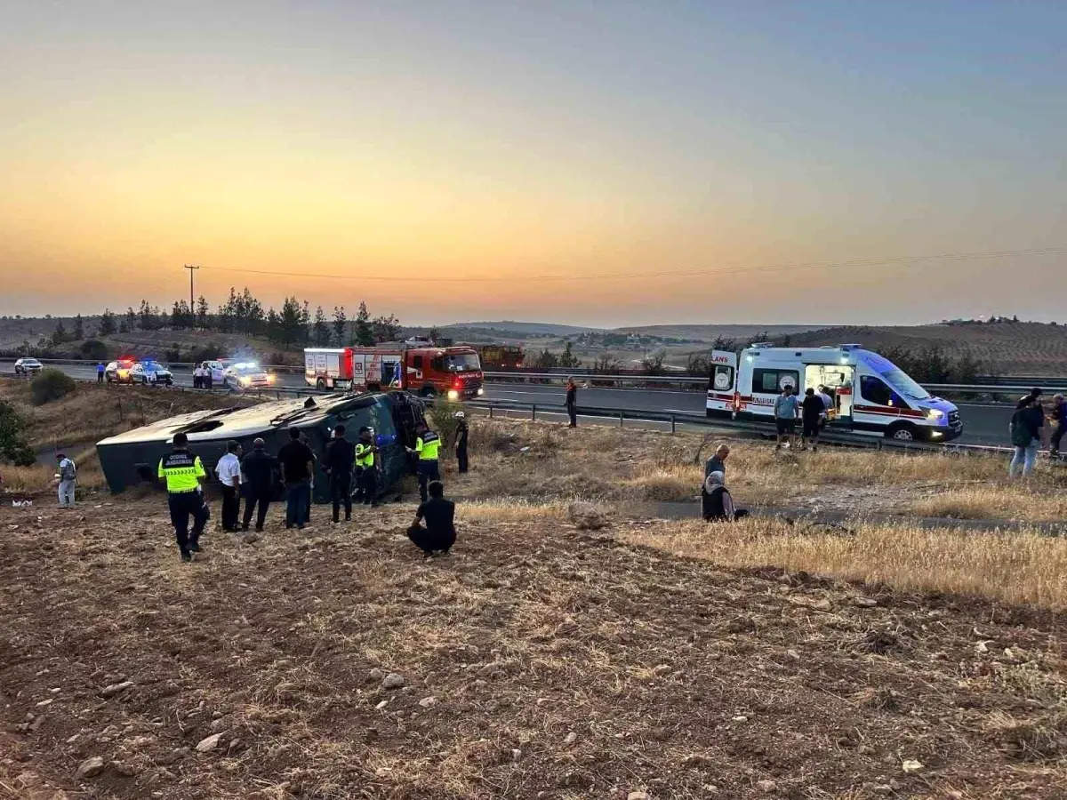 Şanlıurfa\'da Otobüs Devrildi: 27 Yaralı