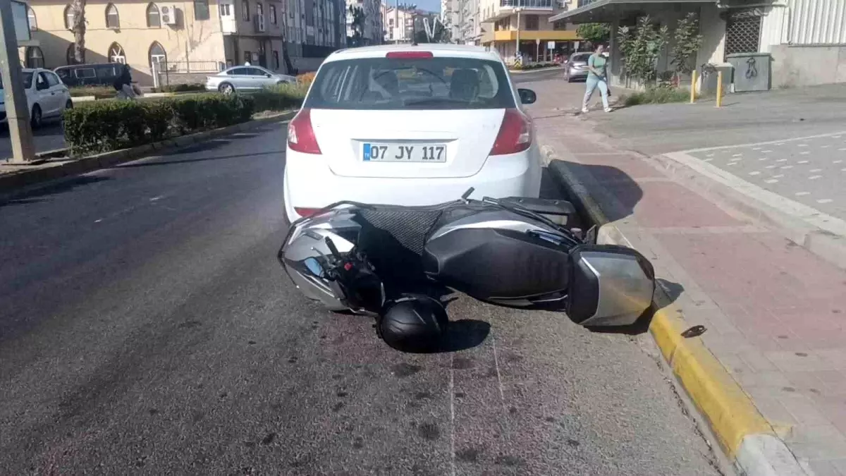 Manavgat\'ta Motosiklet Kazası: Sürücü Yaralandı