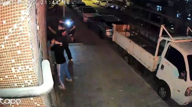 Dükkanı Çekiçlerle Parçaladılar, Başlarına Gelmeyen Kalmadı!
