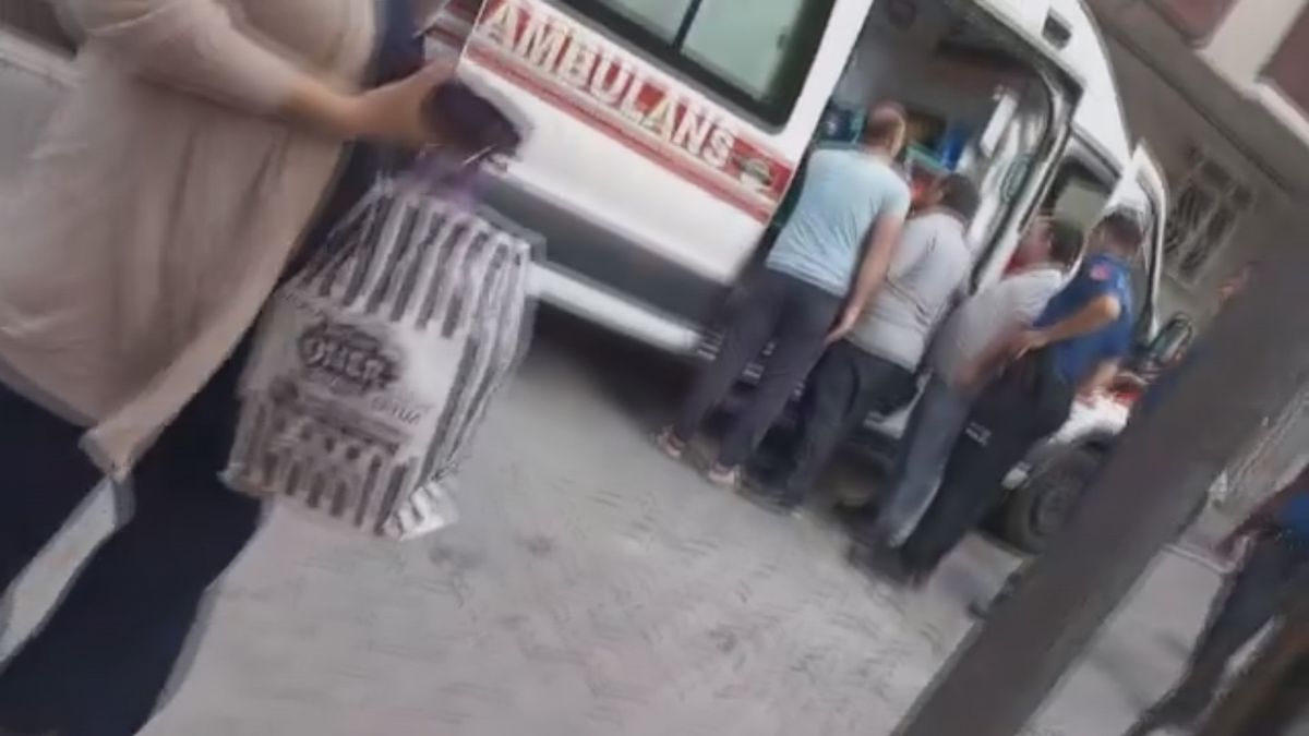 Esenyurt\'ta Psikolojik Sorunlu Adam Evini Ateşe Vermek İstedi