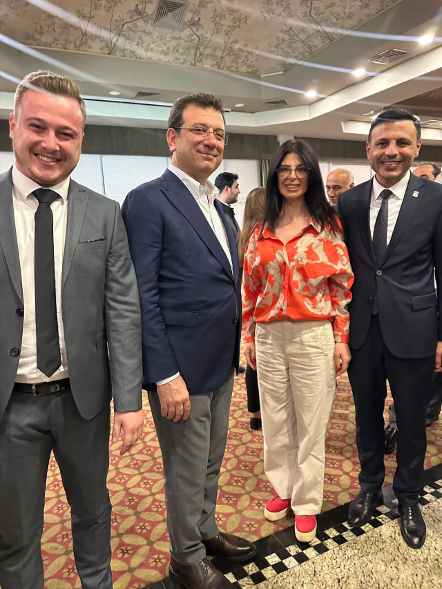 İşte CHP'yi karıştıran o delege: İmamoğlu ve Çelik'le yan yana fotoğrafı var İşte CHP'yi karıştıran o delege: İmamoğlu ve Çelik'le yan yana fotoğrafı var