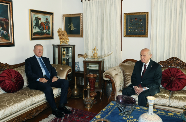 Kritik görüşme başladı: Bahçeli, Cumhurbaşkanı Erdoğan'ı evinde ağırlıyor