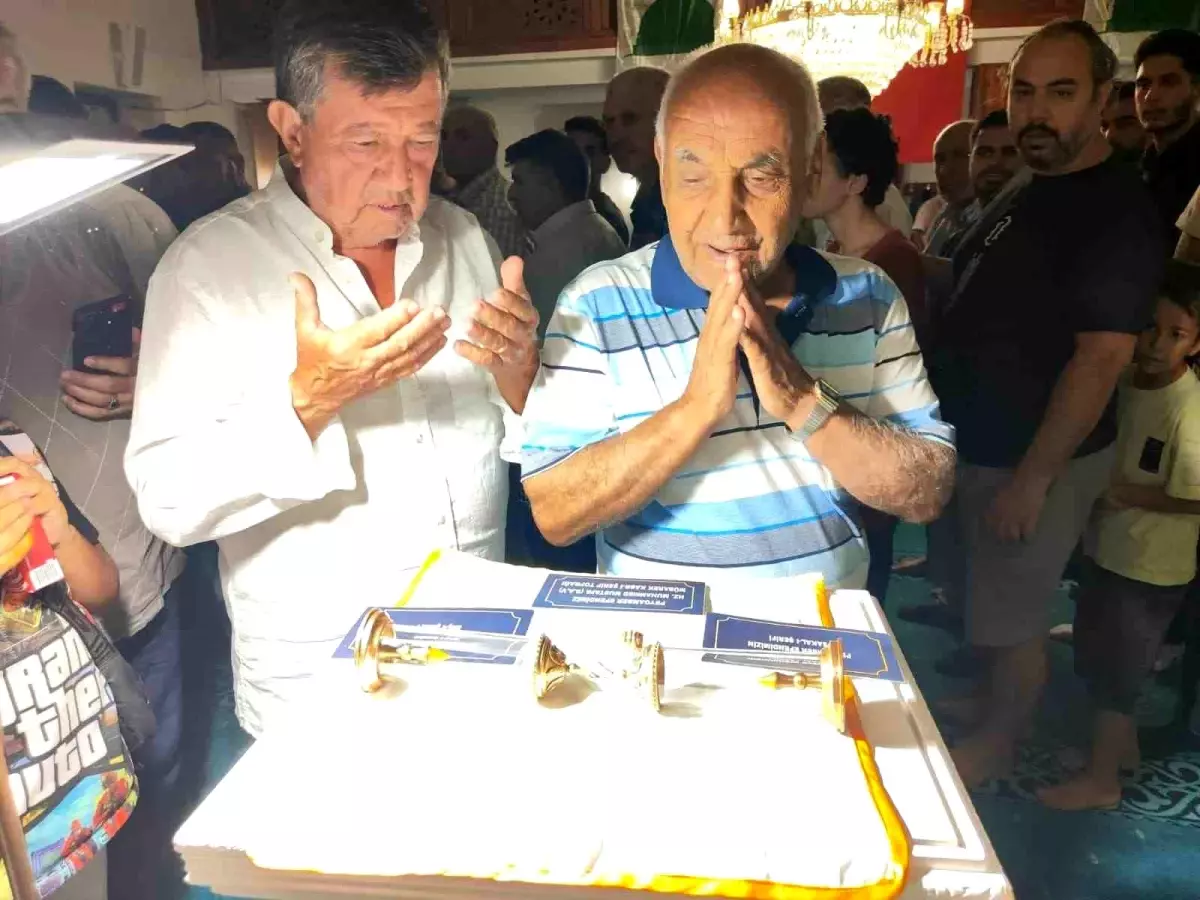 Kuşadası\'nda Mukaddes Emanetler Ziyarete Açıldı