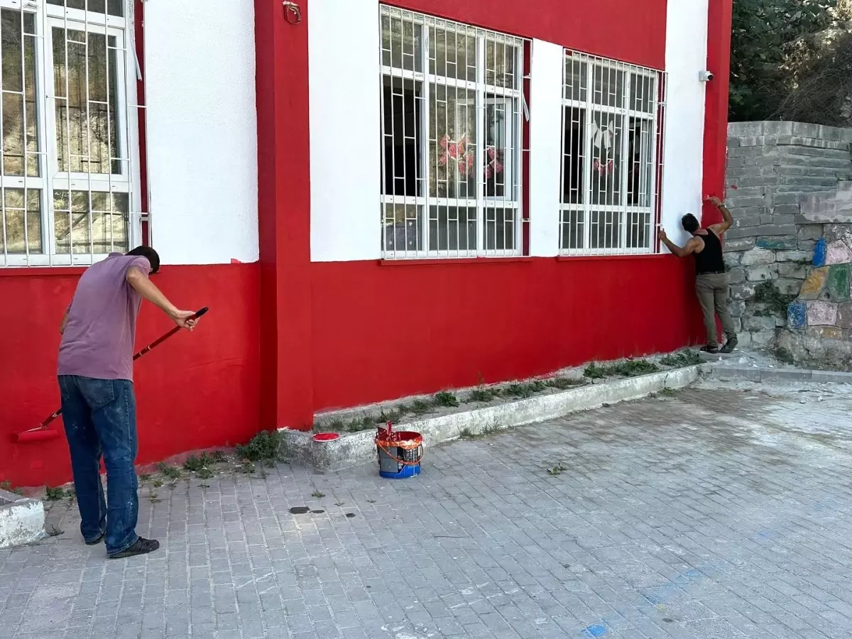 Kuşadası\'ndaki Okullar Yenilendi