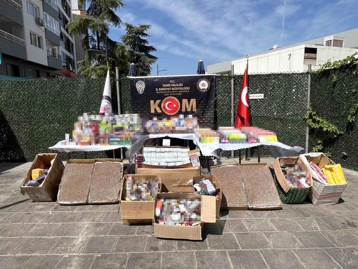 İzmir\'de Kaçak Tütün Operasyonu