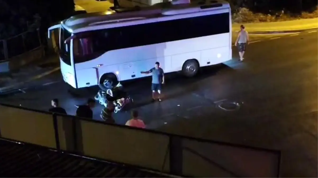Manavgat\'ta Elektrikli Bisiklet Otobüsle Çarpıştı