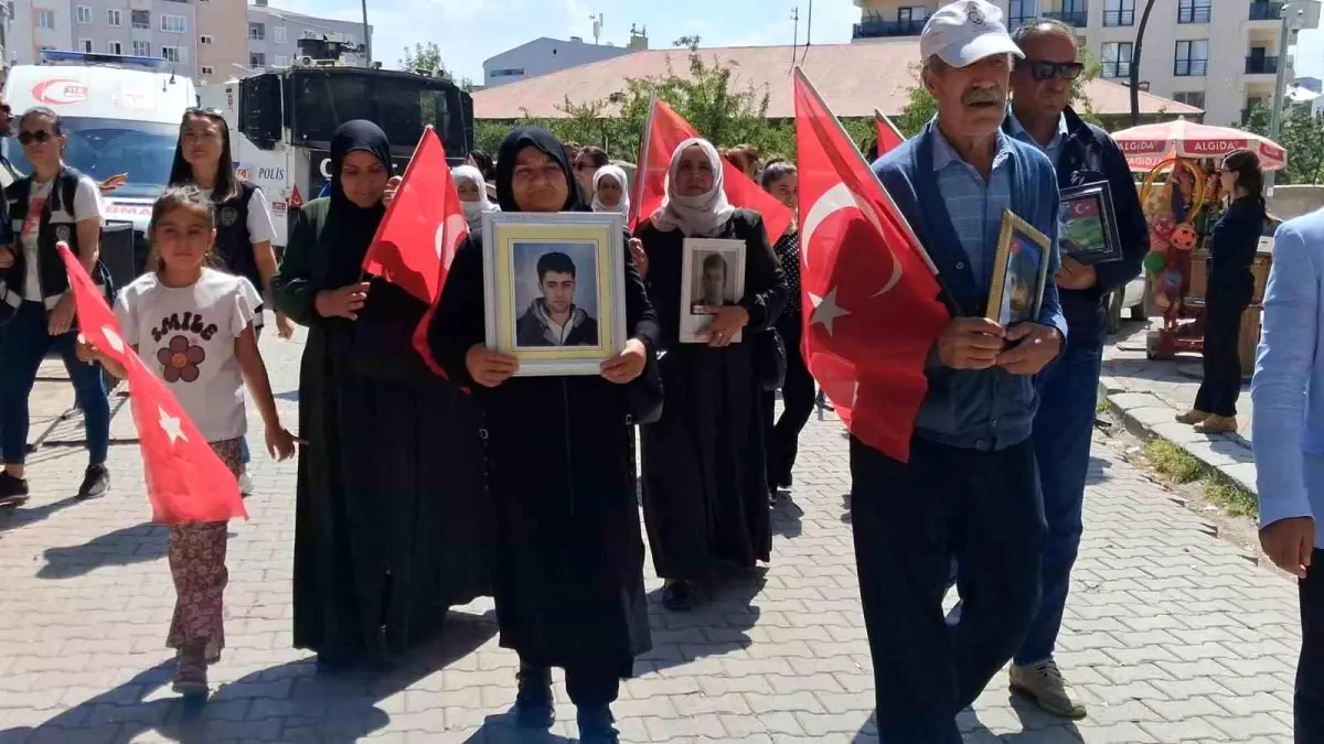 PKK Tarafından Çocukları Kaçırılan Ailelerden \'Terörsüz Türkiye\' Çağrısı