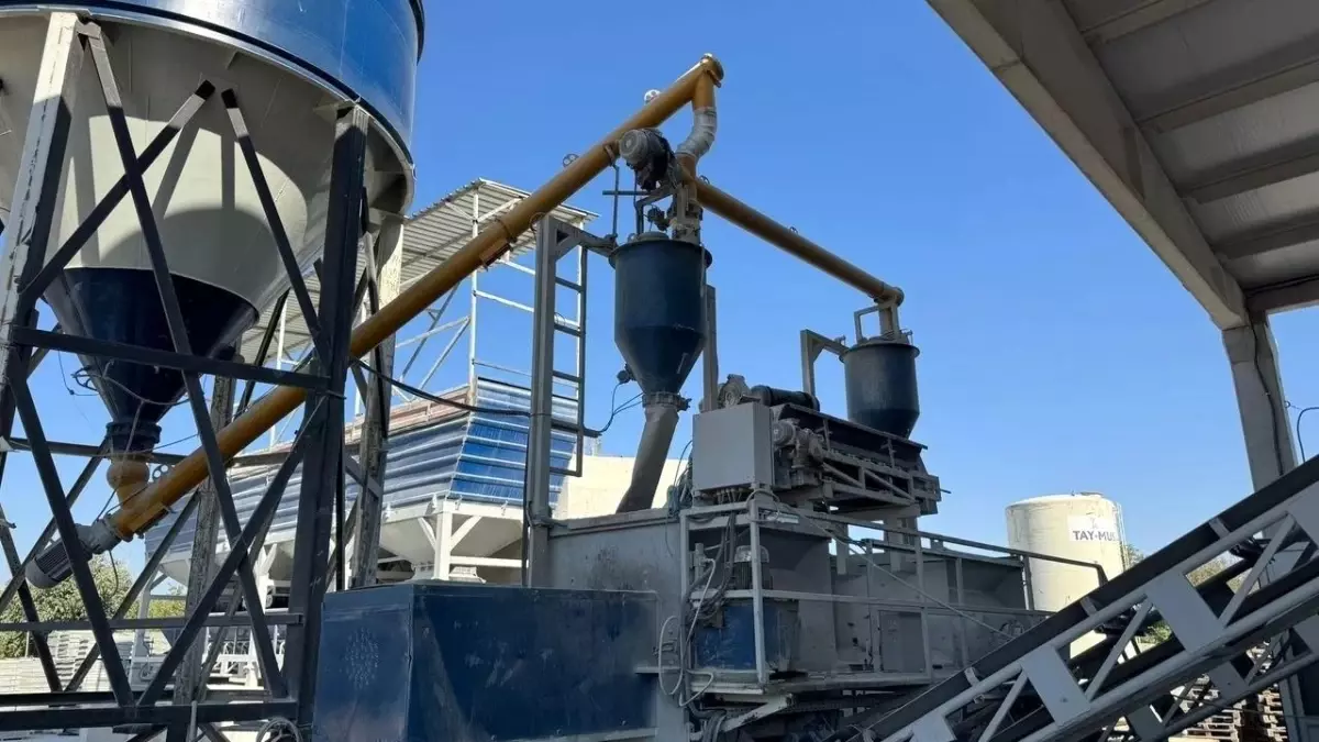 Beton mikserine düşen işçi feci şekilde can verdi