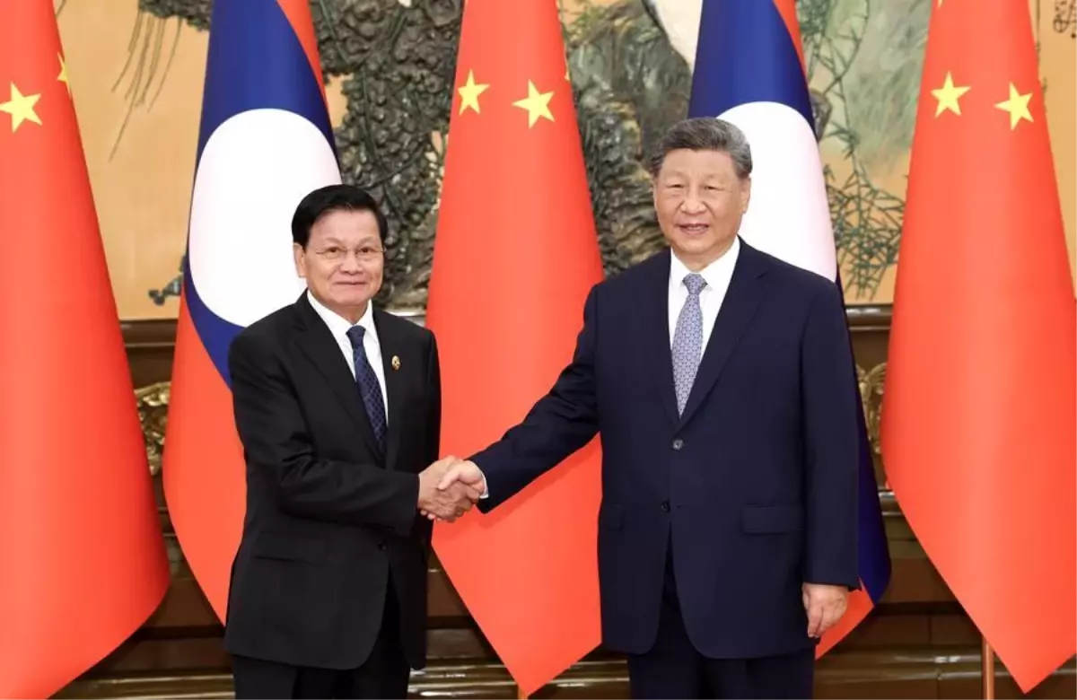 Xi Jinping, Laos Devlet Başkanı ile Bir Araya Geldi