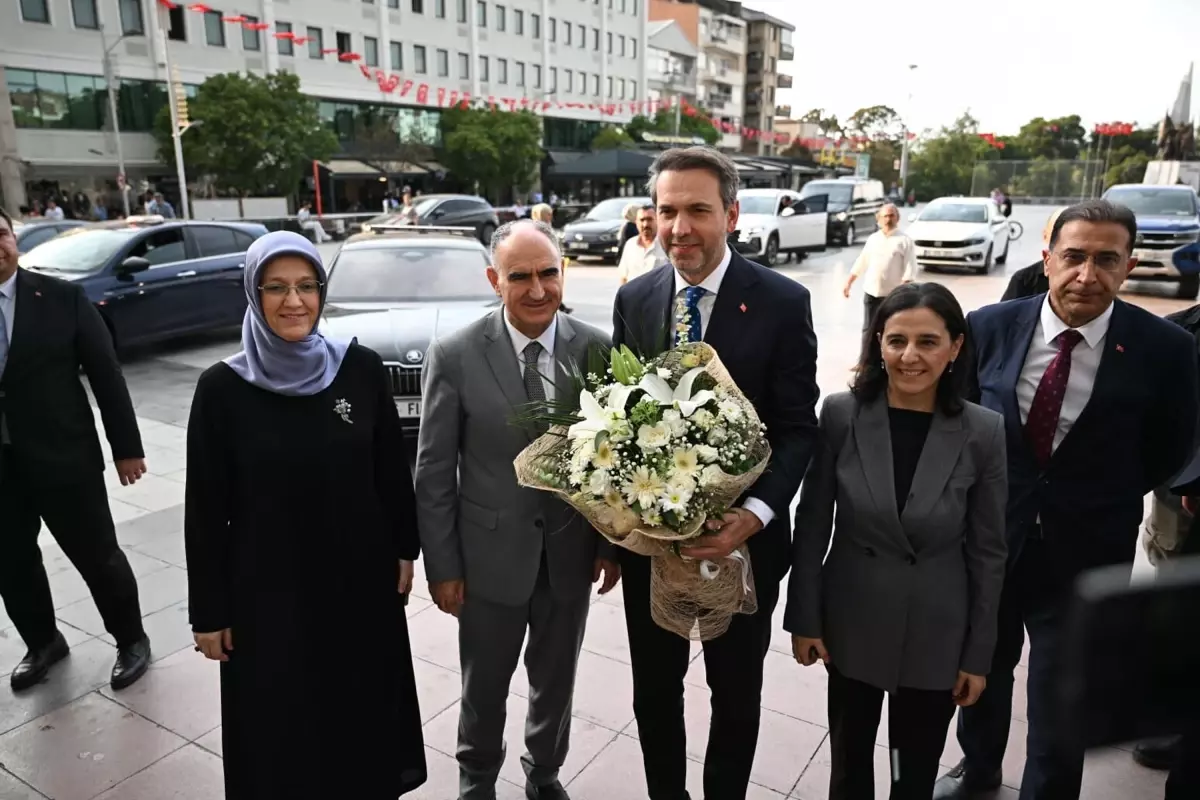 Bakan Bayraktar Manisa Valiliği\'ni Ziyaret Etti