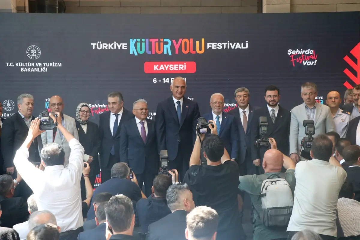 Bakan Ersoy: Silahların değil, şarkıların, türkülerin sesinin çıkmasını istiyoruz