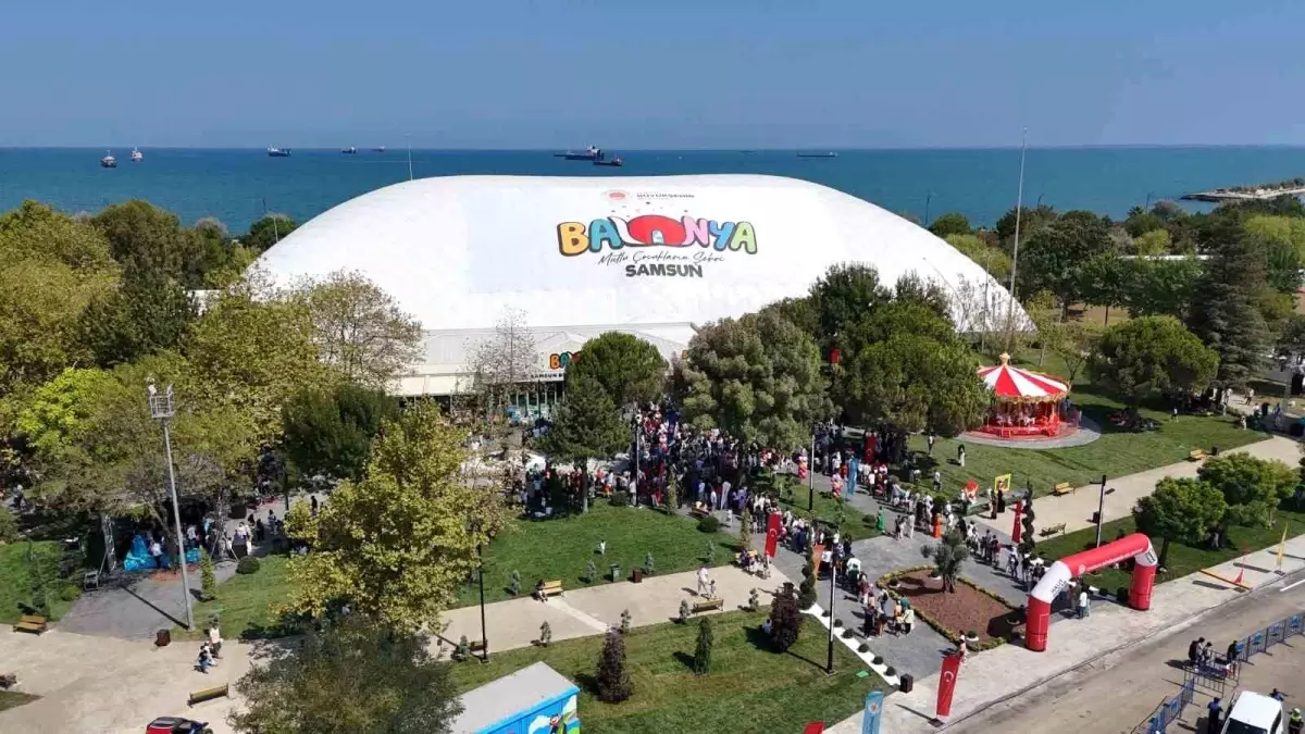 Samsun\'da Türkiye\'nin En Büyük Kapalı Şişme Oyun Alanı \'Balonya\' Açıldı