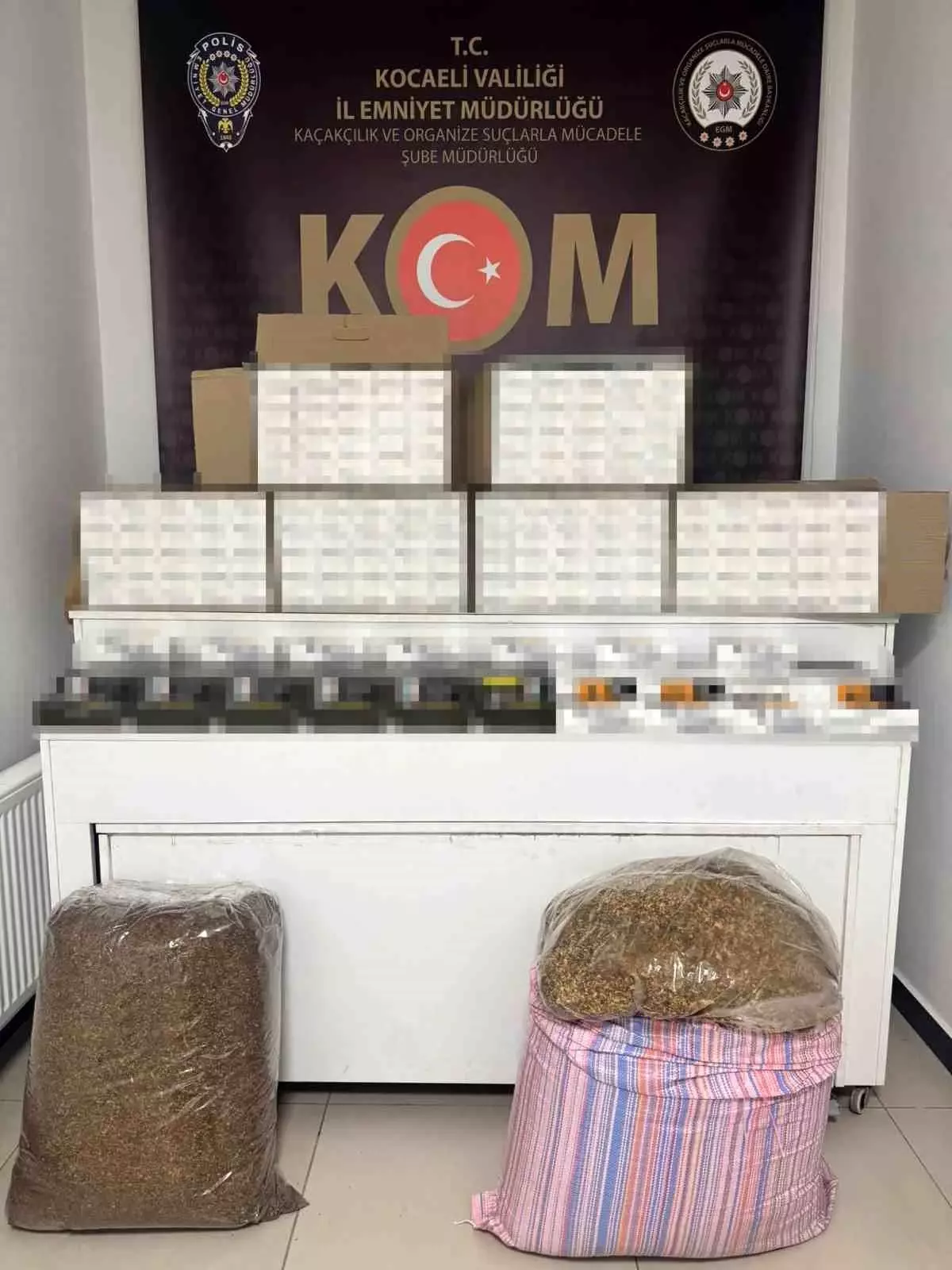 Kocaeli\'de Kaçak Tütün ve Makaron Ele Geçirildi