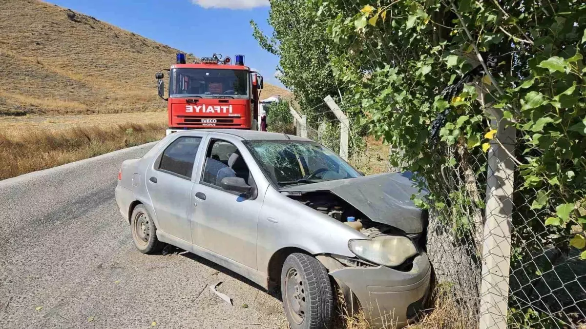 Çorum\'da Otomobil ve Minibüs Çarpıştı, 2 Yaralı