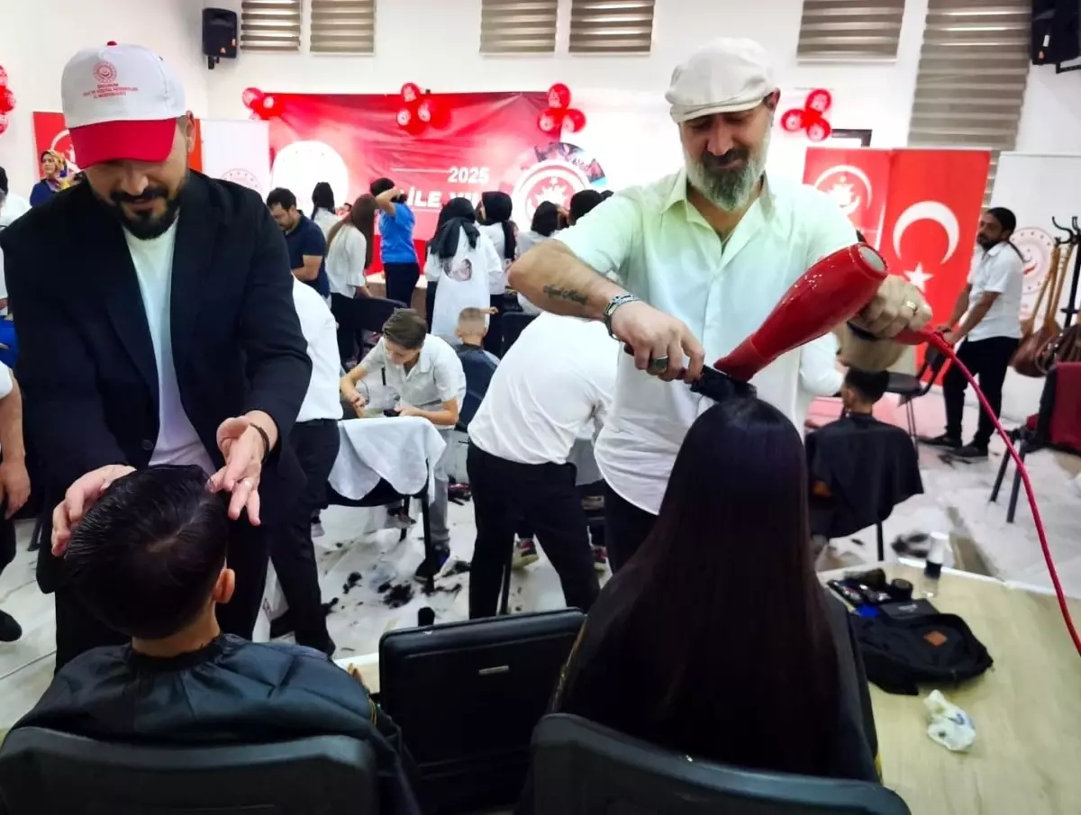 Çocuklar İçin \'Aynadaki Gülen Yüzüm\' Projesi