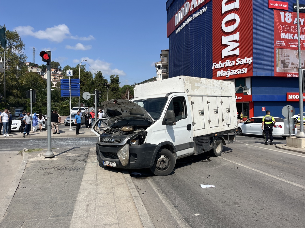 İzmit\'te Kaza: 5 Yaralı