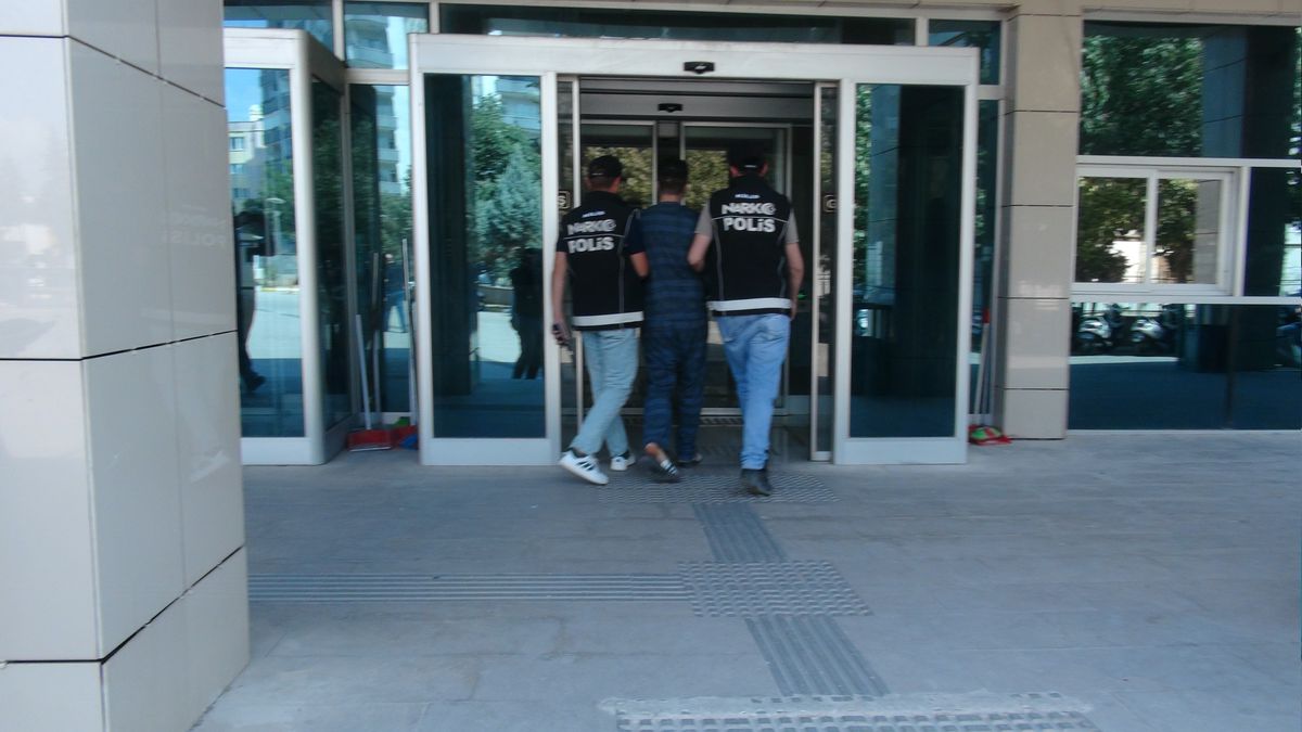 Kilis\'te 215 Bin Uyuşturucu Hap Ele Geçirildi