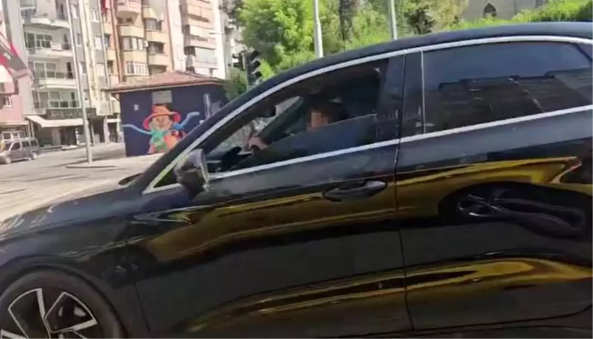 Denizli\'de Çocuğun Lüks Araba Kullanması Şaşkınlık Yarattı
