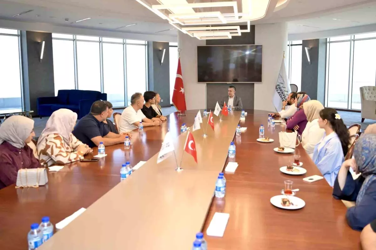 Esenyurt\'ta LGS\'de Dereceye Giren Öğrenciler Başkan Aksoy\'u Ziyaret Etti