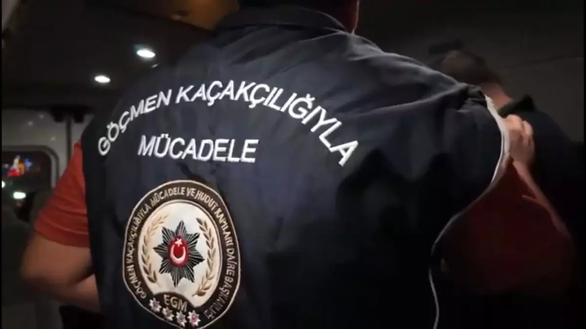 Mersin\'de 12 Düzensiz Göçmen Geri Gönderme Merkezine Teslim Edildi
