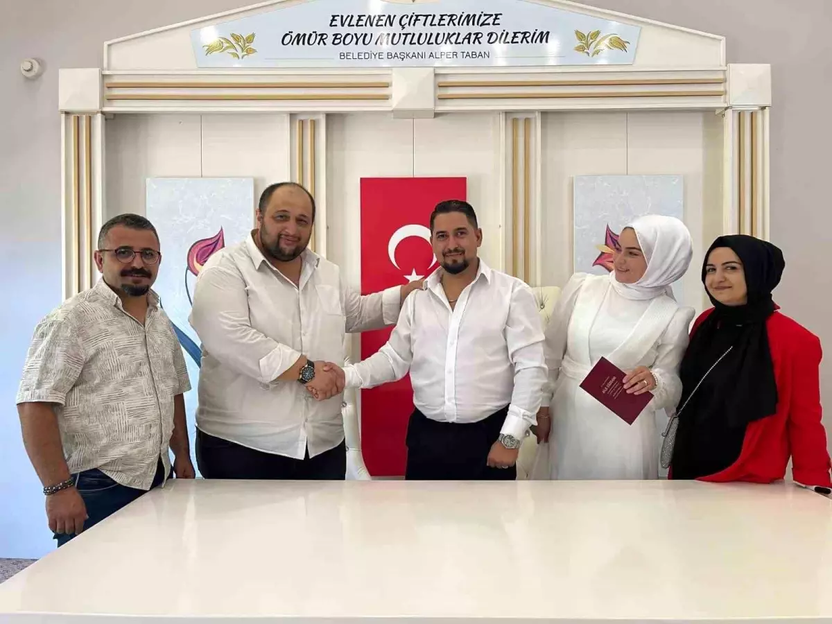 Nikaha Geç Kalan Çiftin Kurtarıcısı: Şoför!