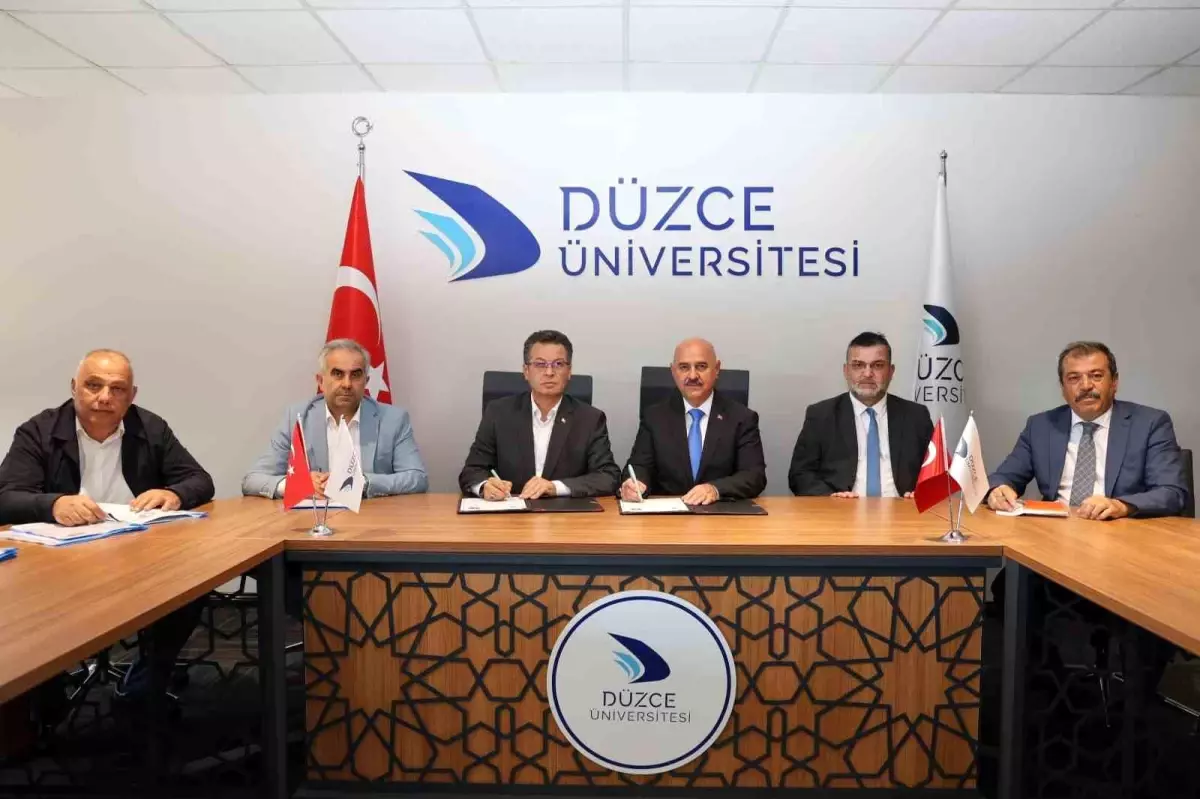 Düzce Üniversitesi\'nde Toplu İş Sözleşmesi İmzalandı