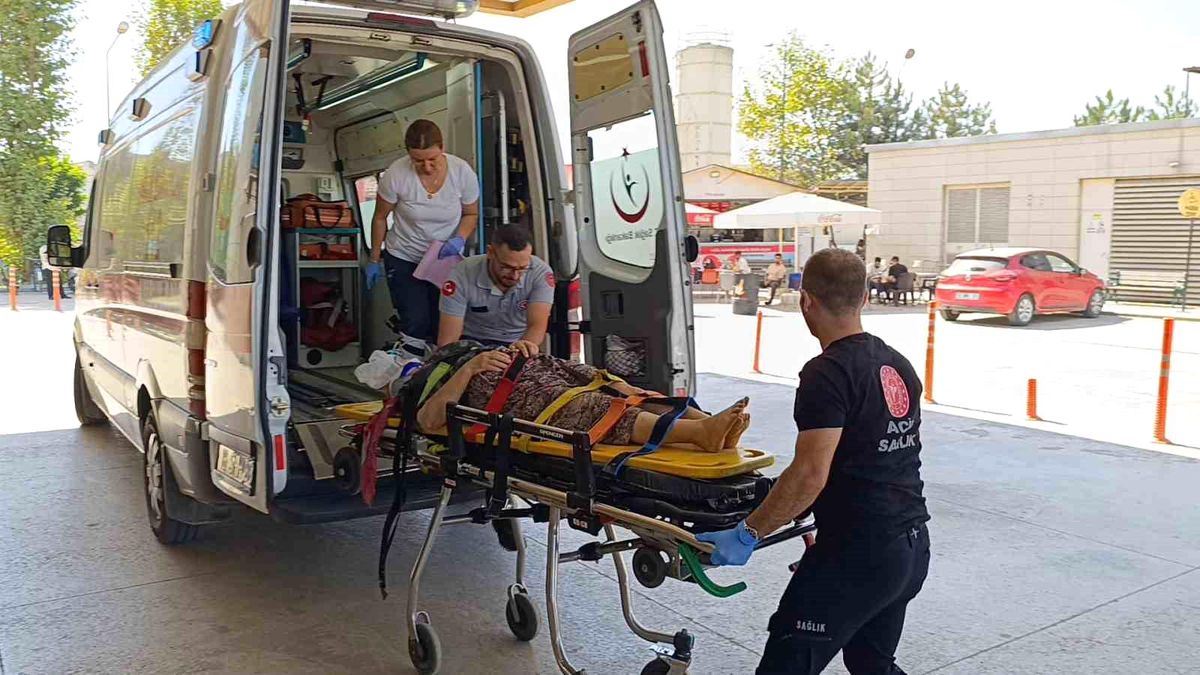 Bursa\'da Traktör Altında Kalan Kadın Ağır Yaralandı