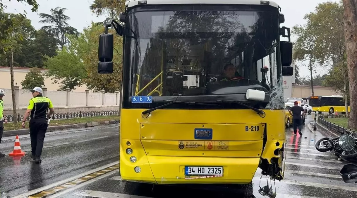 Beşiktaş\'ta İETT Otobüsü Kaza Yaptı: Motosiklet Sürücüsü Yaralandı