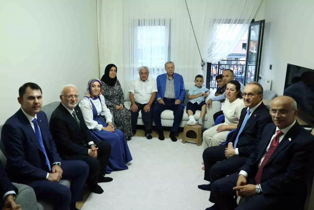 Erdoğan, Depremzede Aileyi Ziyaret Etti