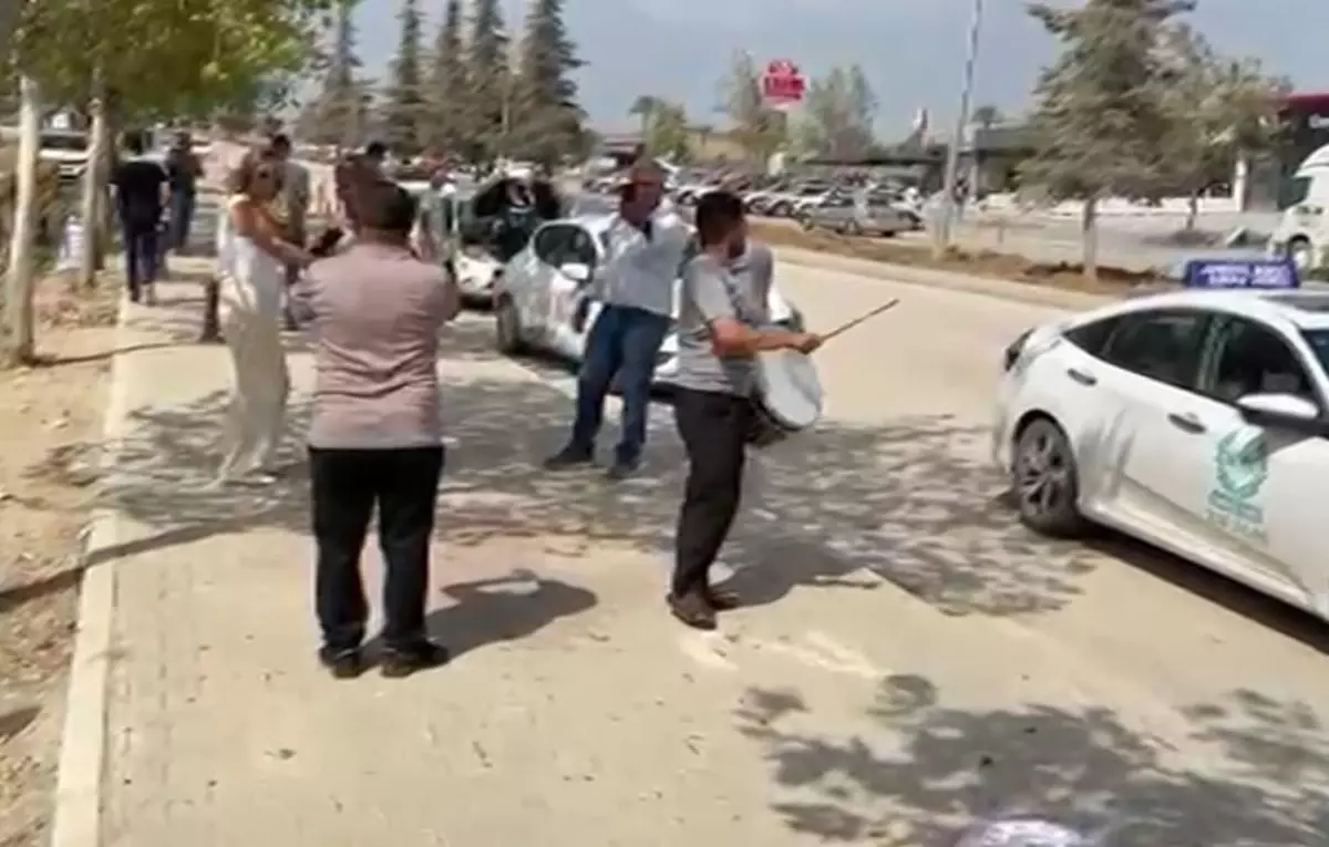 Sınav Sevincini Davul-Zurna ile Kutladı