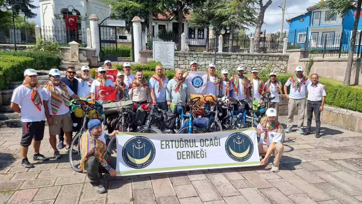 Ertuğrul Ocağı Derneği\'nden Tarihi Göçü Canlandıran Bisiklet Etkinliği