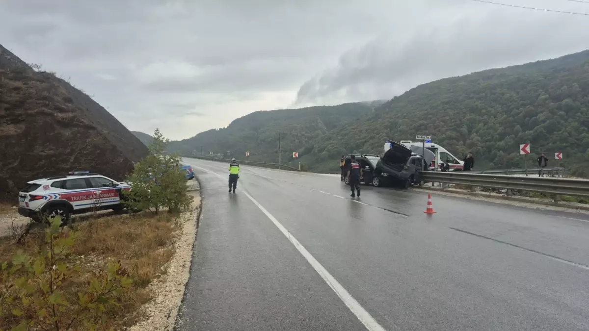 Yığılca\'da Trafik Kazası: 3 Yaralı
