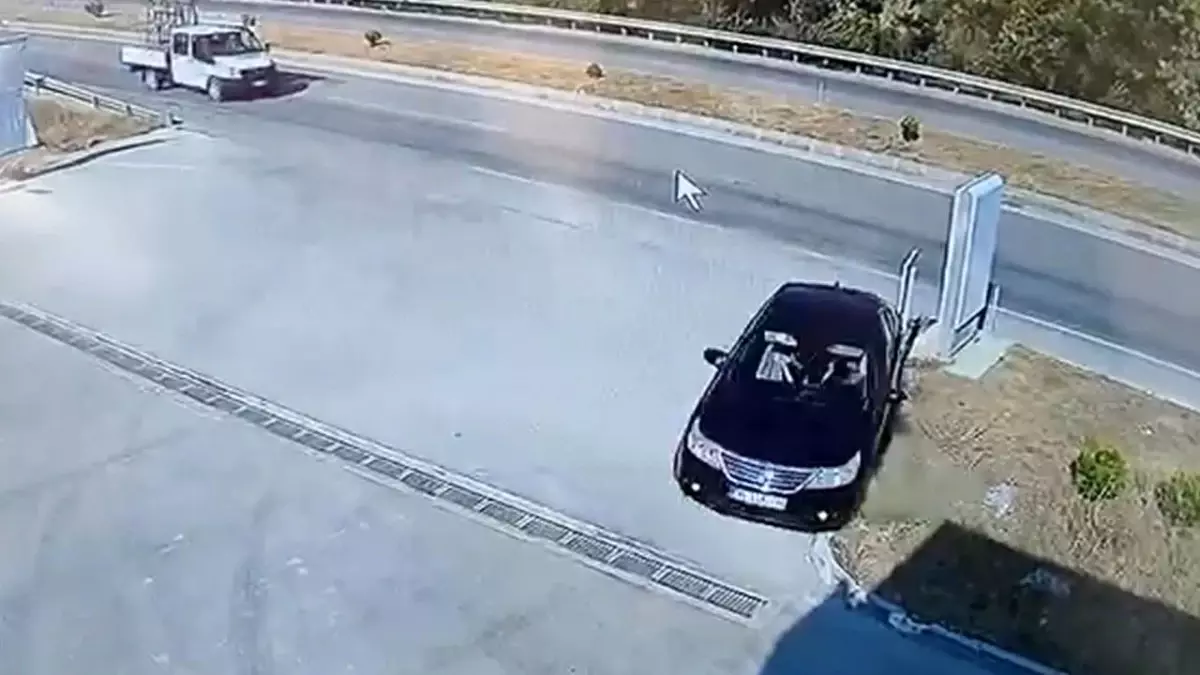 Otomobil Akaryakıt İstasyonuna Sürüklendi