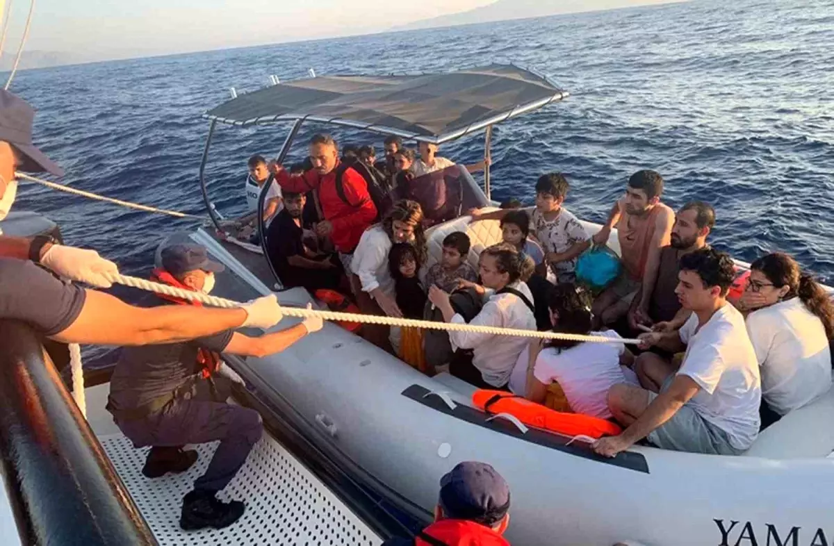 Marmaris\'te 35 Göçmen Kurtarıldı