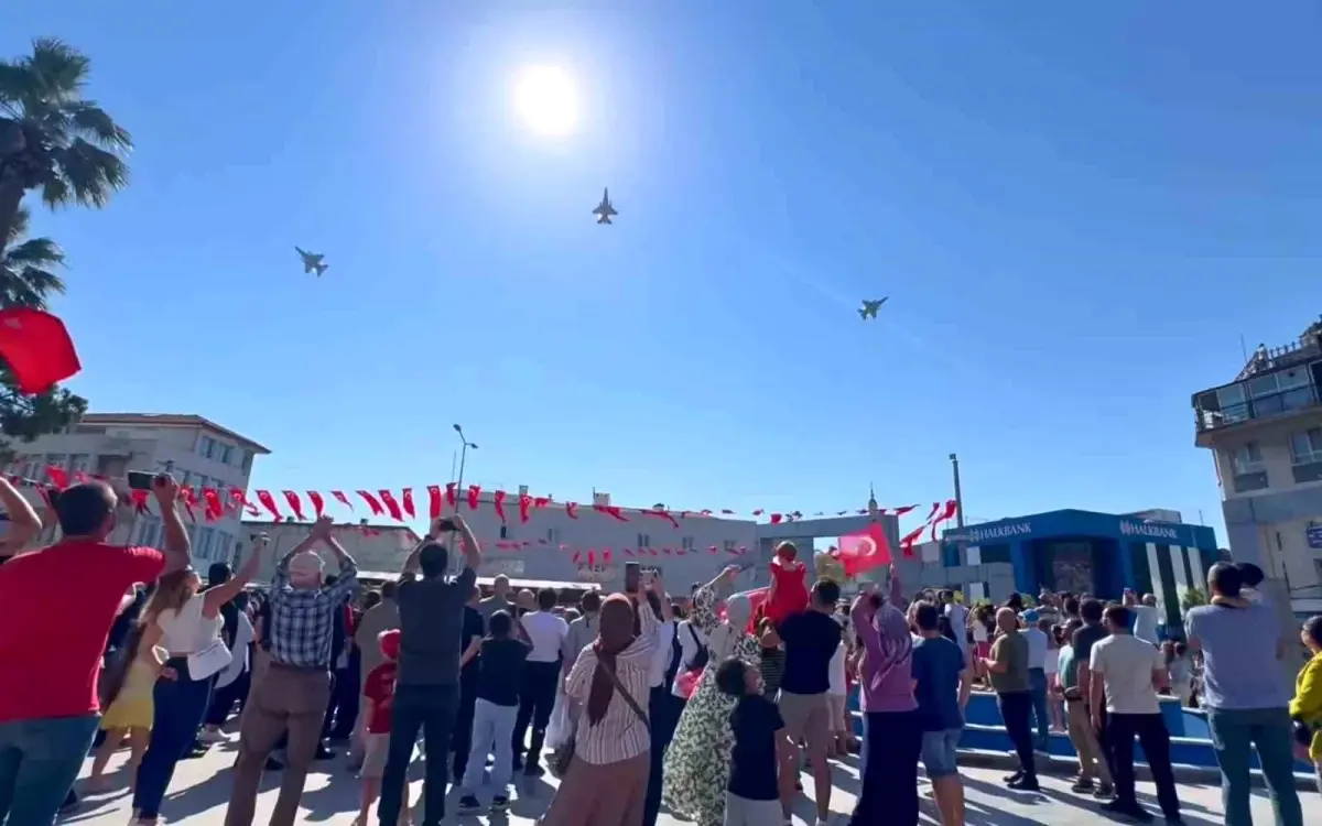 Söke\'de Uçak Gösterisi Gurur Kaynağı