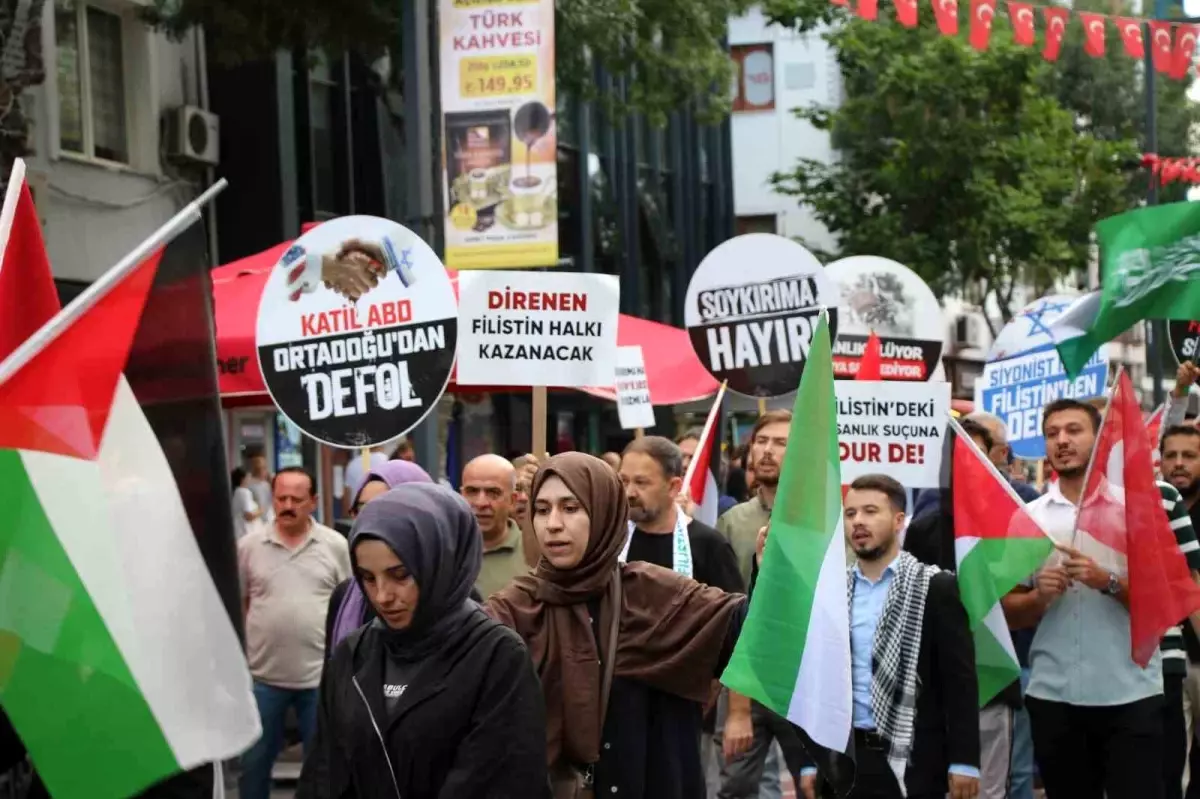 Uşak\'ta Sumud Filosu ve Gazze\'ye destek yürüyüşü