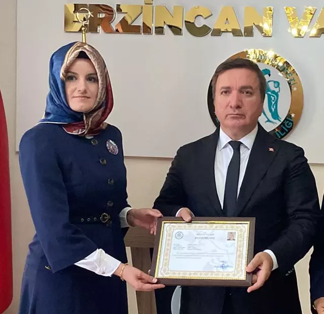 Vali Aydoğdu, Öğrencisi İçin Burs Talep Eden Öğretmeni Ödüllendirdi