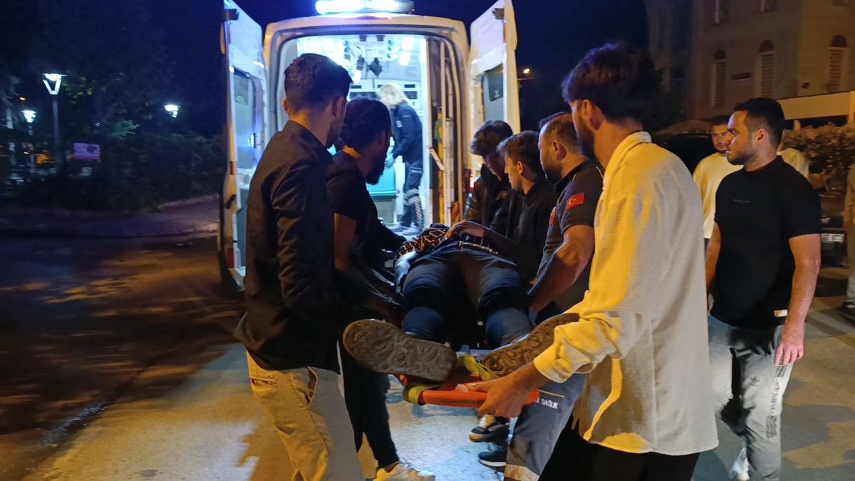 İnegöl\'de Elektrikli Bisikletle Otomobil Çarpıştı: 1 Yaralı
