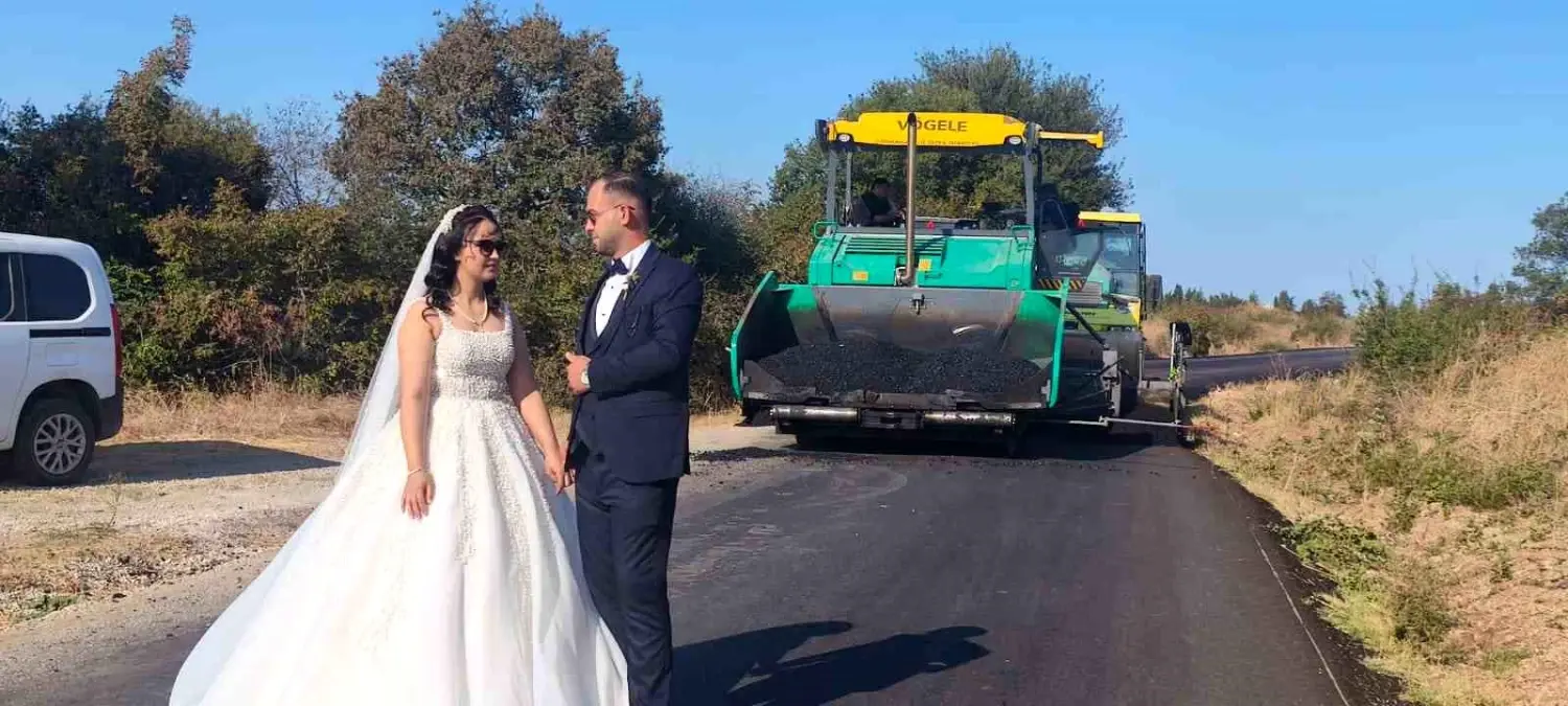 Düğün Fotoğrafı Asfalt Alanında