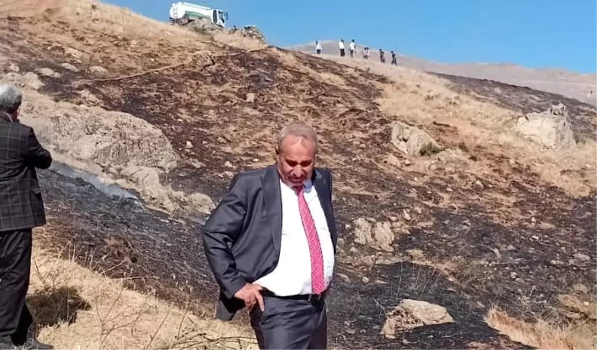 Hakkari\'de Anız Yangını Paniğe Neden Oldu
