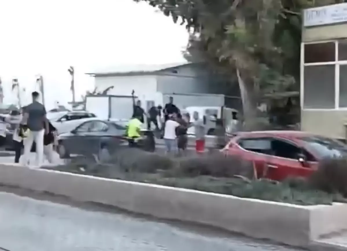Tartışma kavga dönüştü! Polis havaya ateş açmak zorunda kaldı