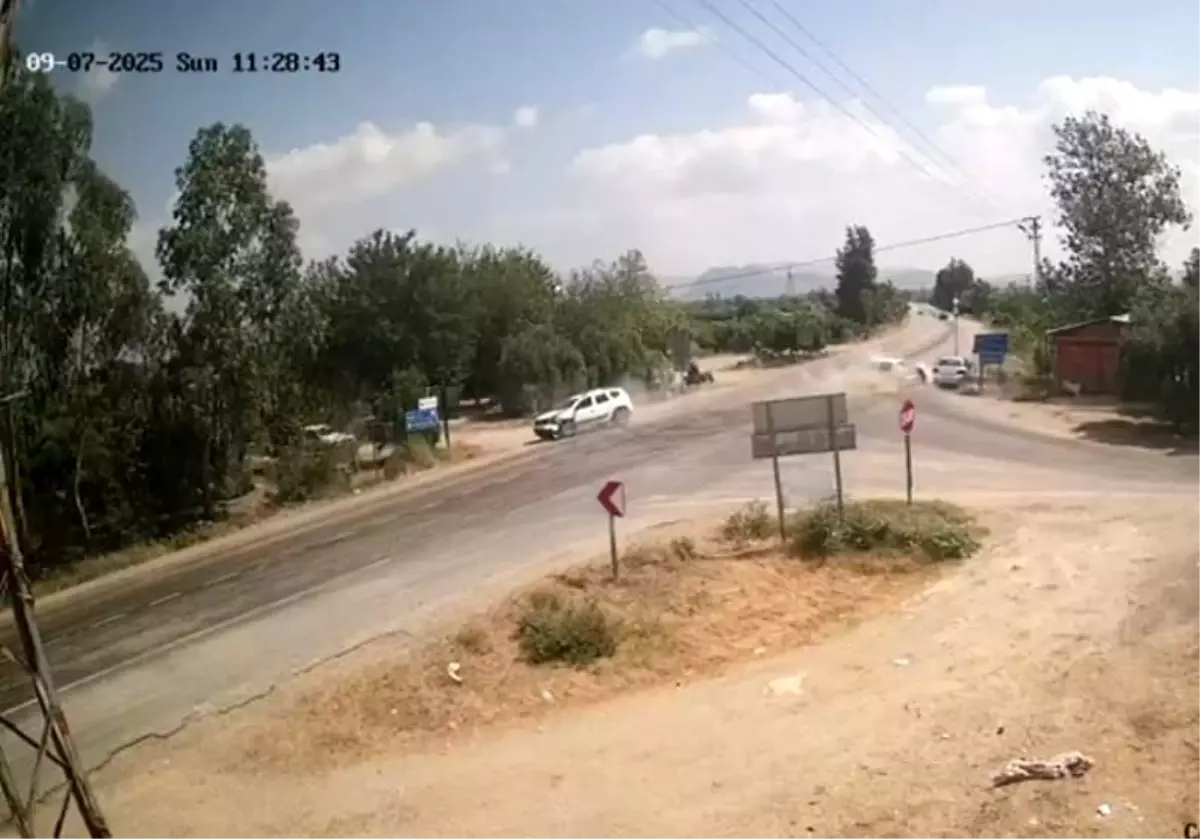 Kozan\'da Trafik Kazası: 4 Yaralı