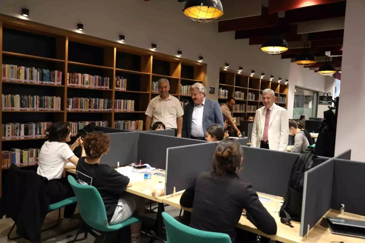 Melikgazi\'nin Akıl Küpü Kütüphaneleri Gençlerin Uğrak Noktası Oldu