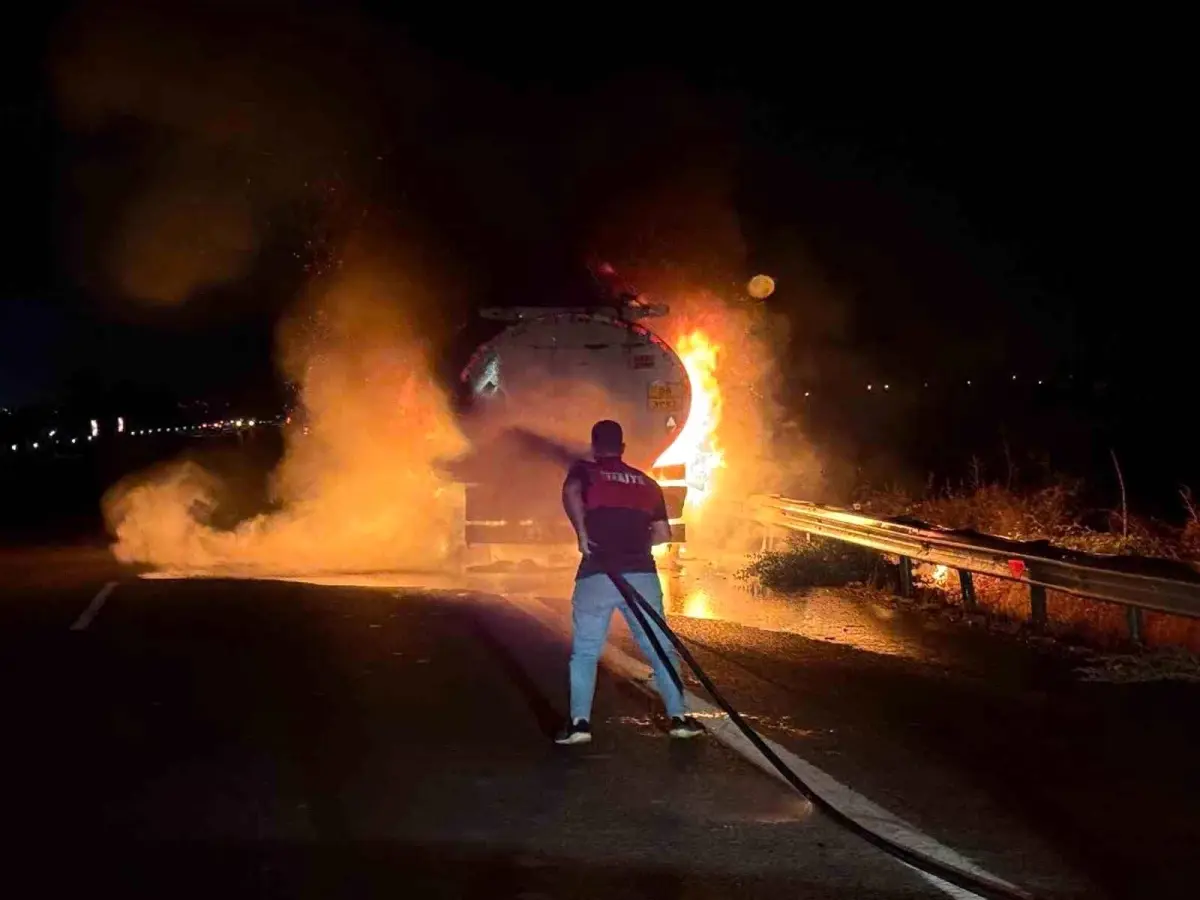 Osmaniye\'de Akaryakıt Yüklü Tanker Yangını Kontrol Altına Alındı