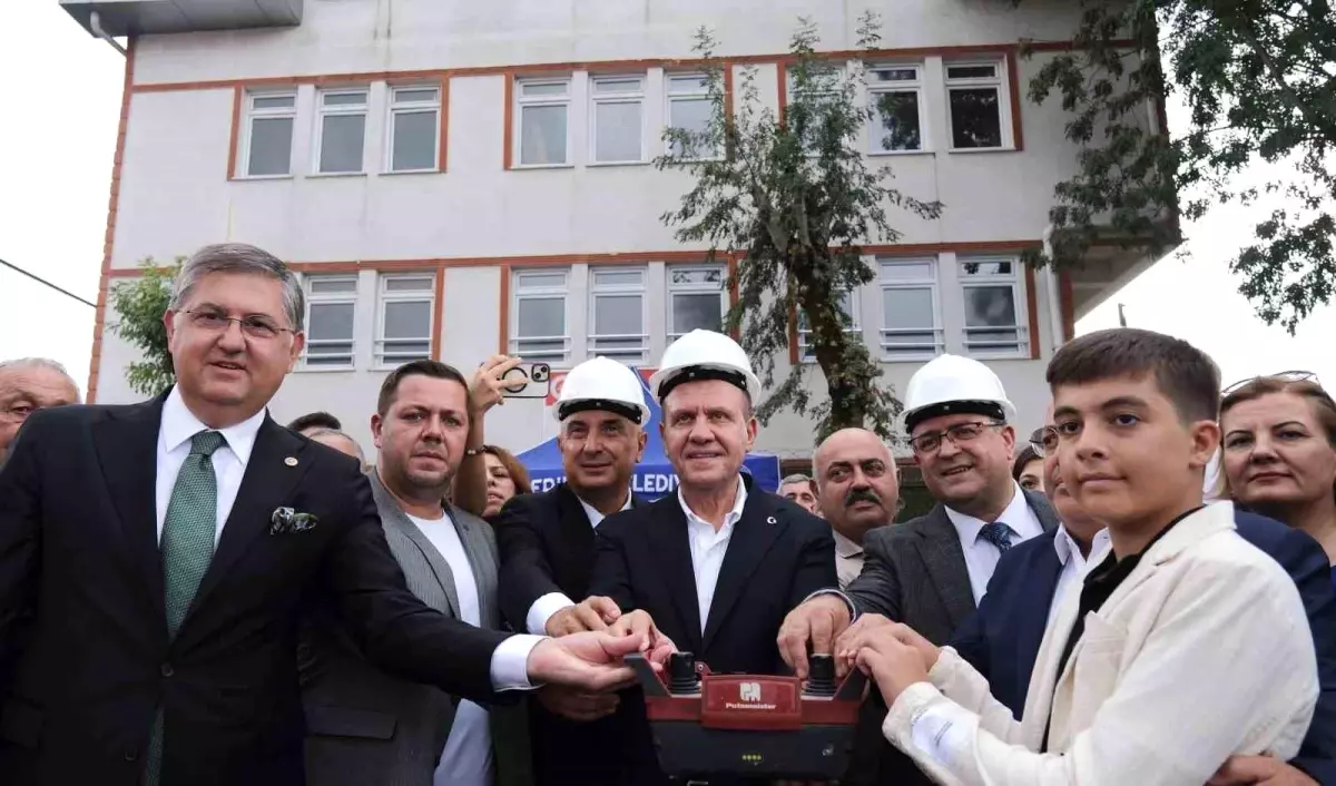 Vahap Seçer Kocaeli\'de Temel Atma ve Açılış Törenlerine Katıldı