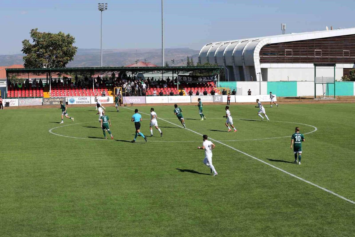 12 Bingölspor, Karaköprü Belediyespor\'u 4-0 Yenerek SMA Hastası Efrayim İçin Destek Oldu