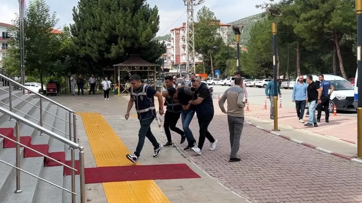Burdur\'daki cinayet davasında sanıkların tutukluluğu devam etti